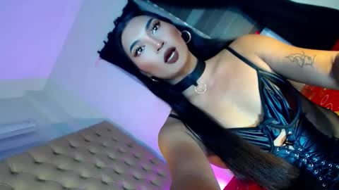 Snapshot of x_aurorascent chatting on 11.01.25 x_aurorascent online show from 11.01.25