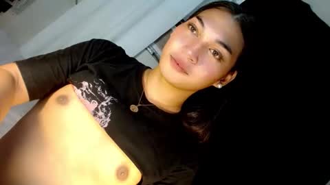 Snapshot of x_aurorascent chatting on 12.04.25 x_aurorascent online show from 12.04.25