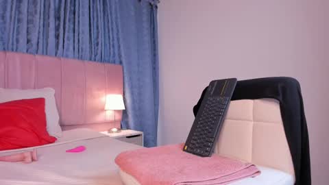 x_milu online show from 02.25.25