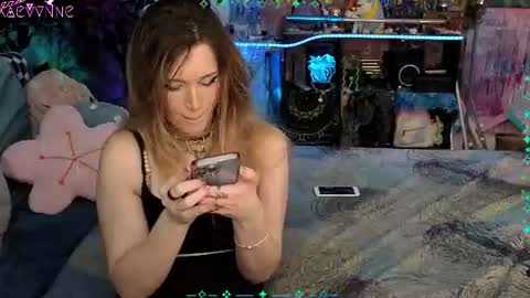 Snapshot of xaevynne chatting on 07.12.26 Xaevynne Sometimes Milla Milla The Cute as a Buttom Brunette online show from 07.12.26