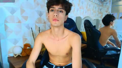 Snapshot of xam_collen chatting on 10.03.25 xam_collen online show from 10.03.25