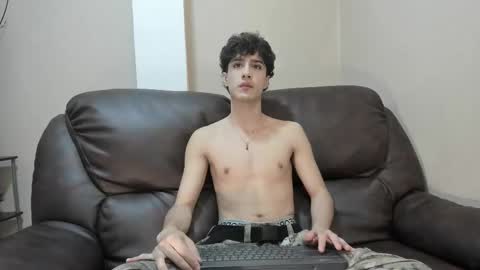 Snapshot of xam_collen chatting on 10.29.25 xam_collen online show from 10.29.25