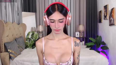 I LOVEE TO TRAVEL AROUND THE WORLD online show from 02.26.25