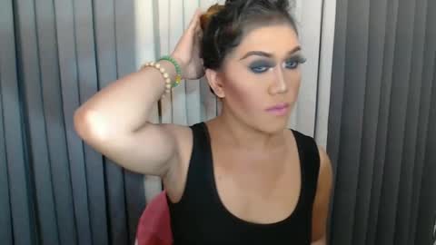 GWEN THOMPSON .......   online show from 01.11.25