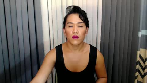 GWEN THOMPSON .......   online show from 02.02.25