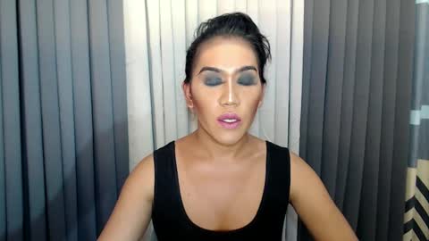 GWEN THOMPSON .......   online show from 02.03.25