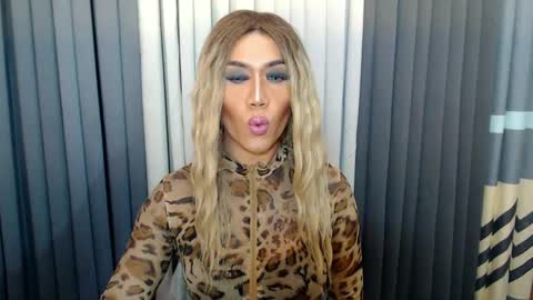 GWEN THOMPSON .......   online show from 02.15.25