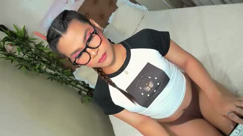 Snapshot of xia_addison chatting on 11.12.25 Xia Addison online show from 11.12.25