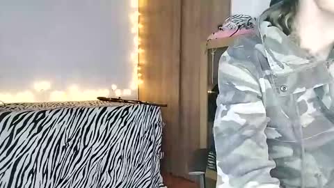 Snapshot of xialexbordeous chatting on 01.05.25 Samara online show from 01.05.25