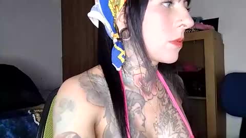 Snapshot of xialexbordeous chatting on 11.30.25 Samara online show from 11.30.25