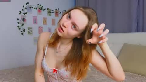 Luna and Lina online show from 12.04.25