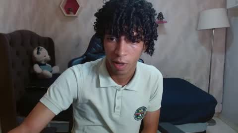 Snapshot of xion_ez chatting on 09.19.25 xion_ez online show from 09.19.25