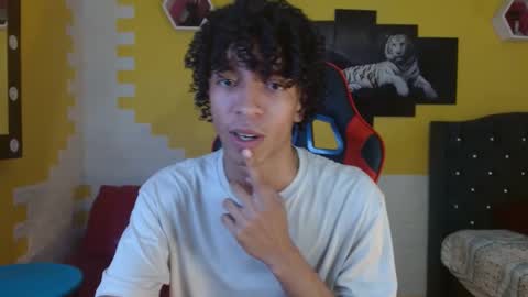 Snapshot of xion_ez chatting on 09.25.25 xion_ez online show from 09.25.25