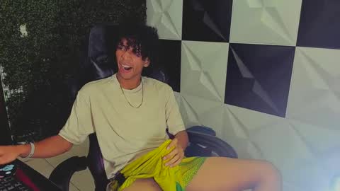 Snapshot of xion_ez chatting on 10.03.25 xion_ez online show from 10.03.25