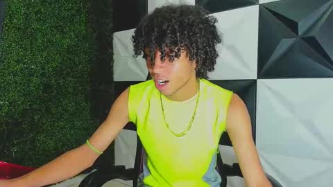 Snapshot of xion_ez chatting on 10.05.25 xion_ez online show from 10.05.25