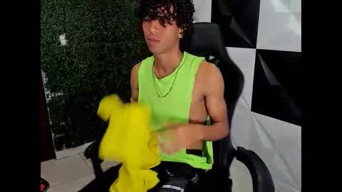 Snapshot of xion_ez chatting on 10.07.25 xion_ez online show from 10.07.25