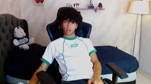 Snapshot of xion_ez chatting on 10.11.25 xion_ez online show from 10.11.25