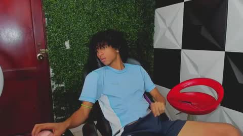 Snapshot of xion_ez chatting on 10.13.25 xion_ez online show from 10.13.25