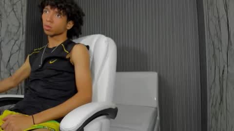 Snapshot of xion_ez chatting on 11.04.25 xion_ez online show from 11.04.25