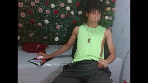 Snapshot of xion_ez chatting on 11.18.25 xion_ez online show from 11.18.25