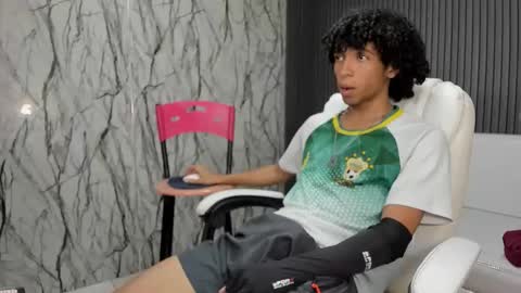 Snapshot of xion_ez chatting on 11.25.25 xion_ez online show from 11.25.25