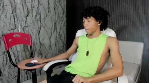 Snapshot of xion_ez chatting on 12.04.25 xion_ez online show from 12.04.25