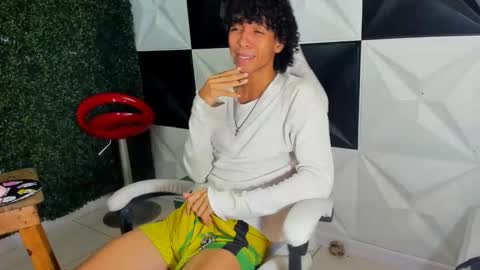 Snapshot of xion_ez chatting on 12.18.25 xion_ez online show from 12.18.25