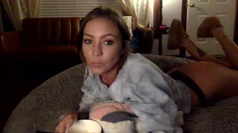 xLacyy online show from 10.21.25