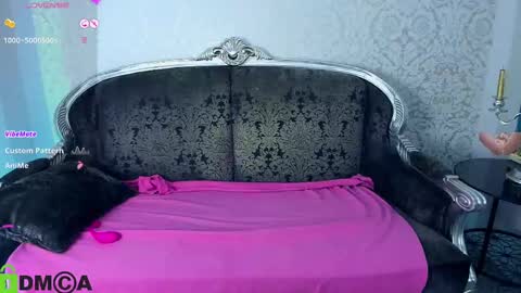 Snapshot of xlindamilfx chatting on 02.25.25 Linda online show from 02.25.25