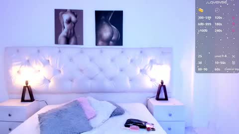 Snapshot of xlmena_slut chatting on 10.30.25 Ximena online show from 10.30.25