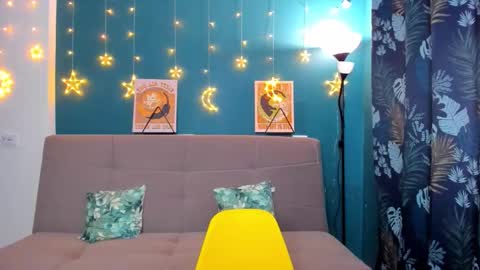 Snapshot of xloe_queen chatting on 12.17.24 Chloe online show from 12.17.24