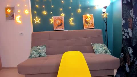 Snapshot of xloe_queen chatting on 01.25.25 Chloe online show from 01.25.25