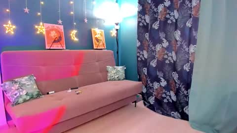 Snapshot of xloe_queen chatting on 02.10.25 Chloe online show from 02.10.25