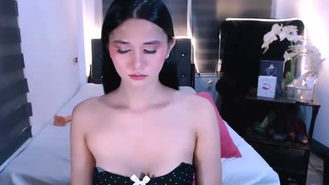 Snapshot of xmissalison chatting on 09.20.25 xmissalison online show from 09.20.25