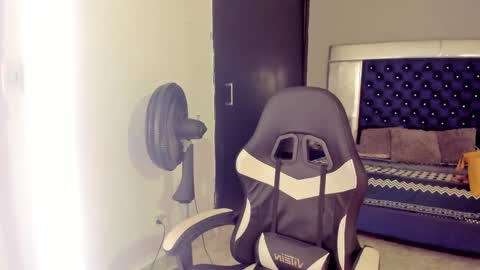 Snapshot of xmistresspervet chatting on 09.13.25 xmistresspervet online show from 09.13.25