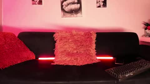 Snapshot of xmistresspervet chatting on 11.14.25 xmistresspervet online show from 11.14.25