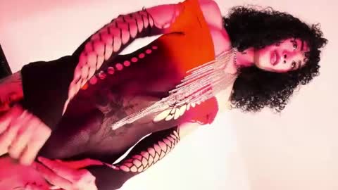 Snapshot of xmistresspervet chatting on 11.24.25 xmistresspervet online show from 11.24.25