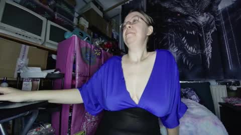 Snapshot of xnicetitsx chatting on 12.17.25 xnicetitsx online show from 12.17.25