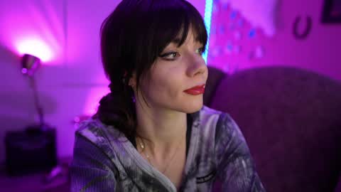 Bella Bondai online show from 01.16.25