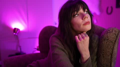 Bella Bondai online show from 01.20.25