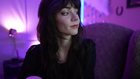 Bella Bondai online show from 02.02.25