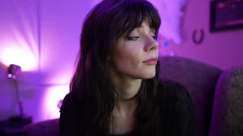 Bella Bondai online show from 02.02.25