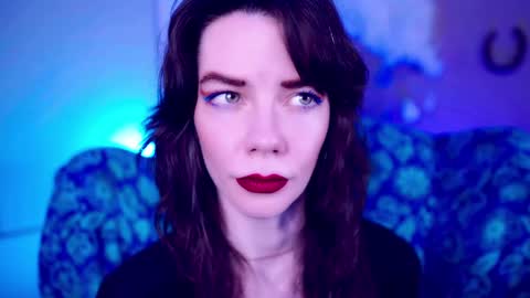 Bella Bondai online show from 10.18.25