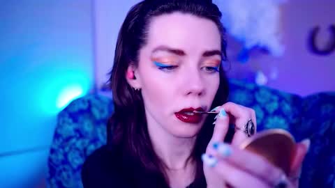 Bella Bondai online show from 10.24.25