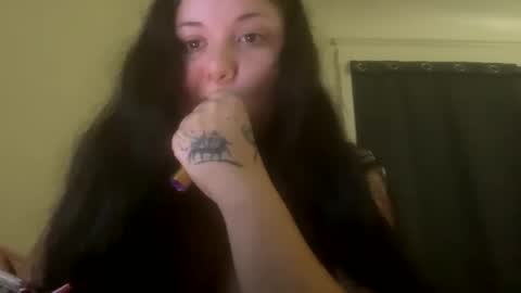 Snapshot of xocrybaby chatting on 09.28.25 xocrybaby online show from 09.28.25