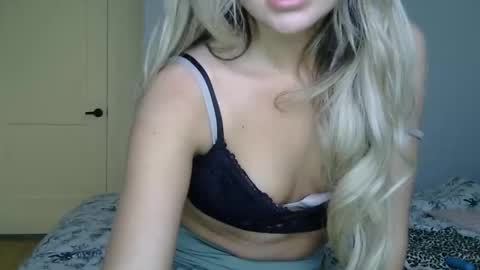 Lacey Loo online show from 05.10.26