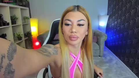 Snapshot of xpuka chatting on 10.18.25 xpuka online show from 10.18.25