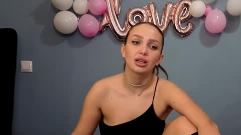 Snapshot of xsexycouples chatting on 02.14.25 AnnaMaee online show from 02.14.25