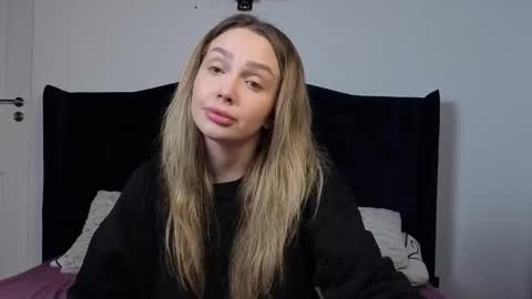 Snapshot of xsexycouples chatting on 02.25.26 AnnaMaee online show from 02.25.26