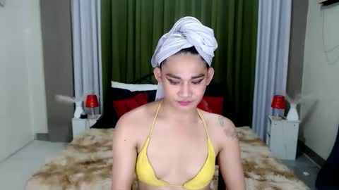 Snapshot of xtspetitehugecock chatting on 04.11.26 xtspetitehugecock online show from 04.11.26